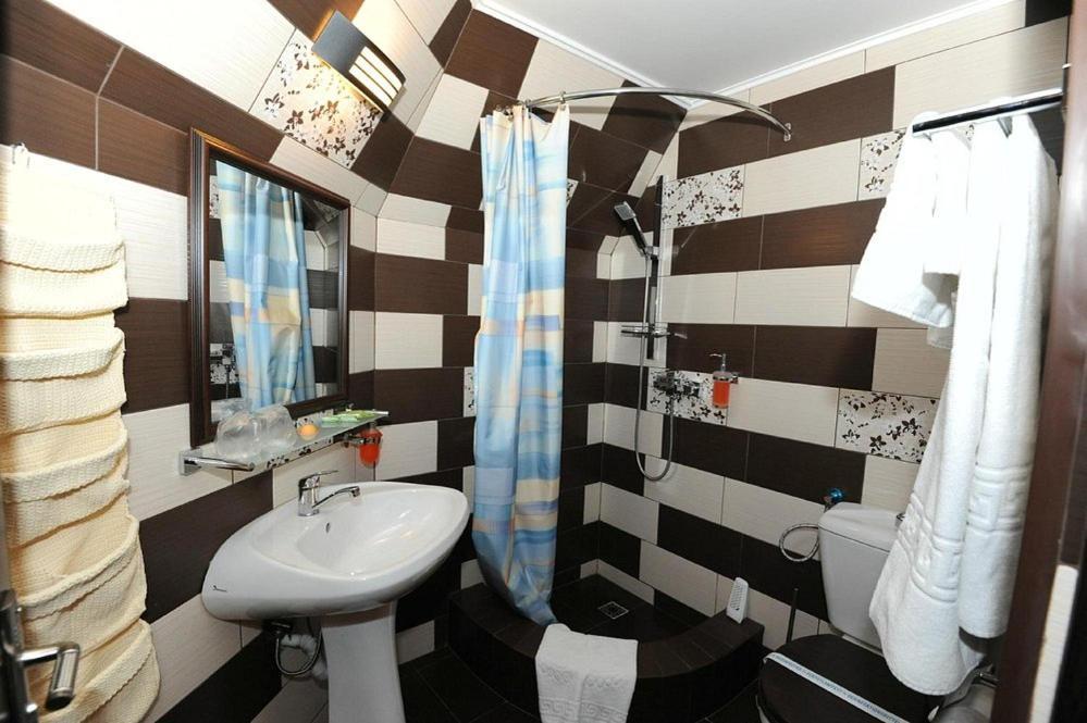 Restaurant Casa Miorita Hotell Buşteni Exteriör bild