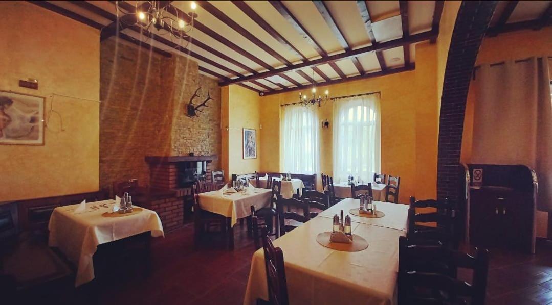 Restaurant Casa Miorita Hotell Buşteni Exteriör bild