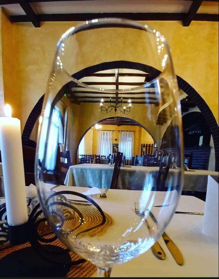 Restaurant Casa Miorita Hotell Buşteni Exteriör bild