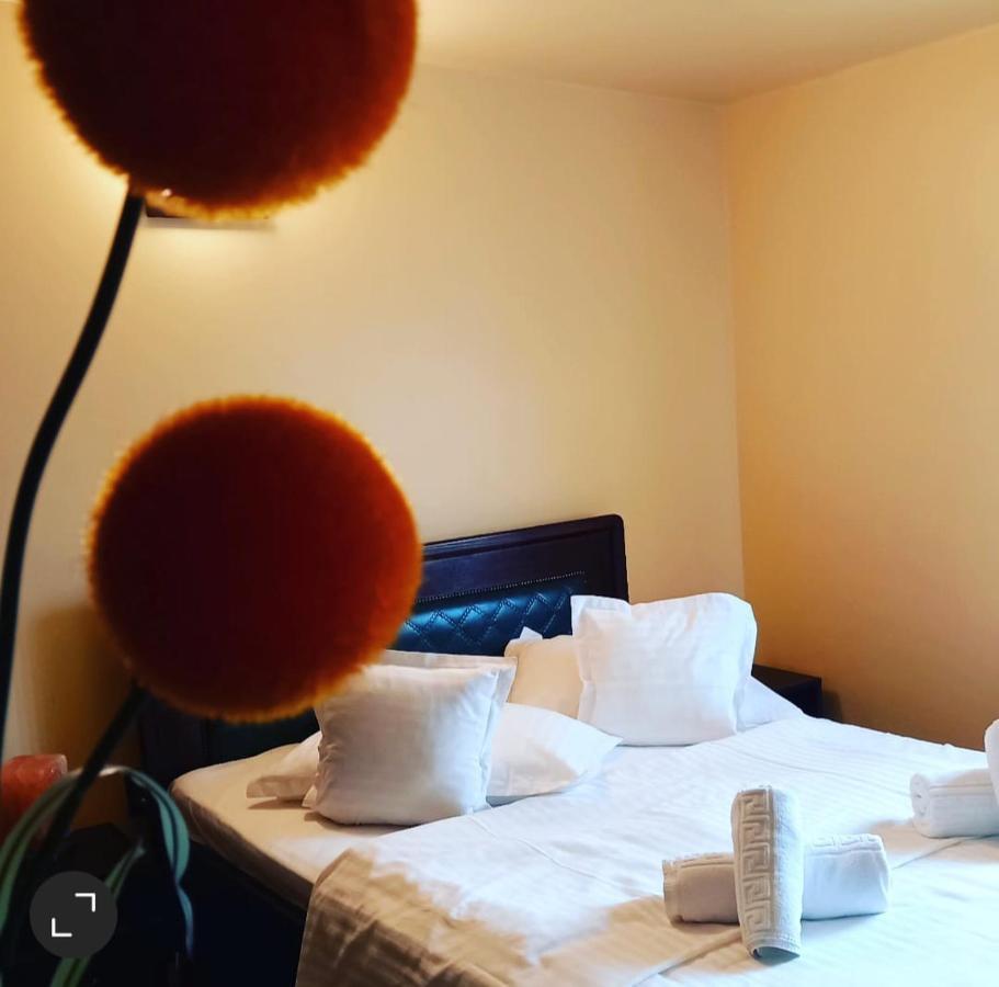 Restaurant Casa Miorita Hotell Buşteni Exteriör bild